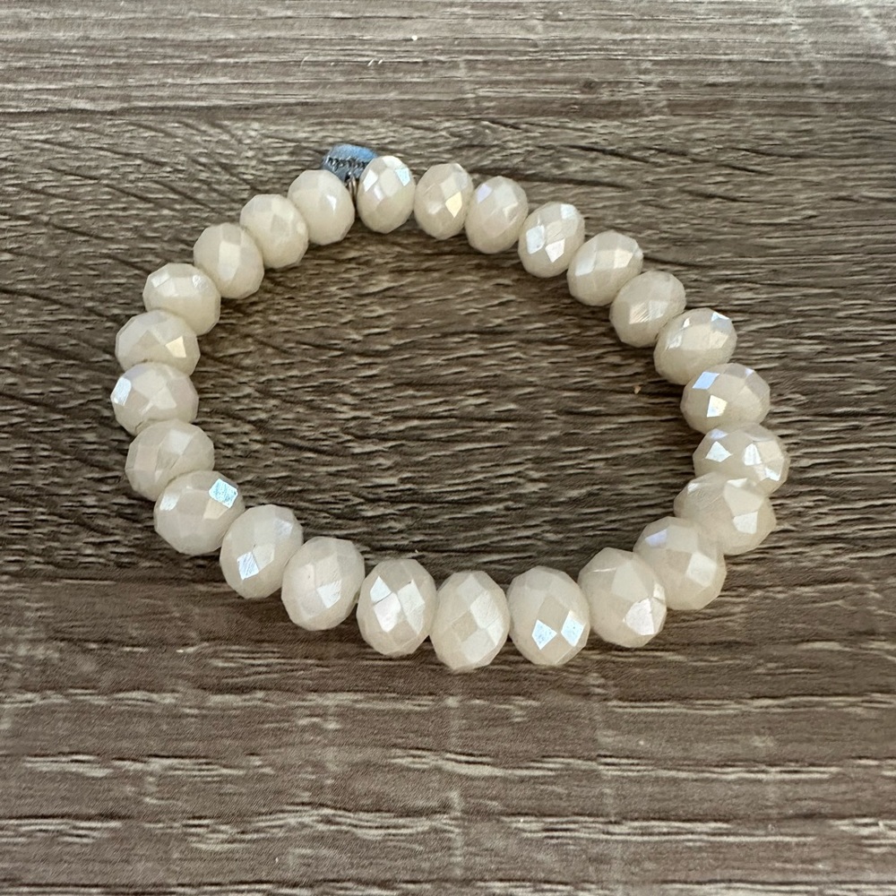 Cream beaded bracelet